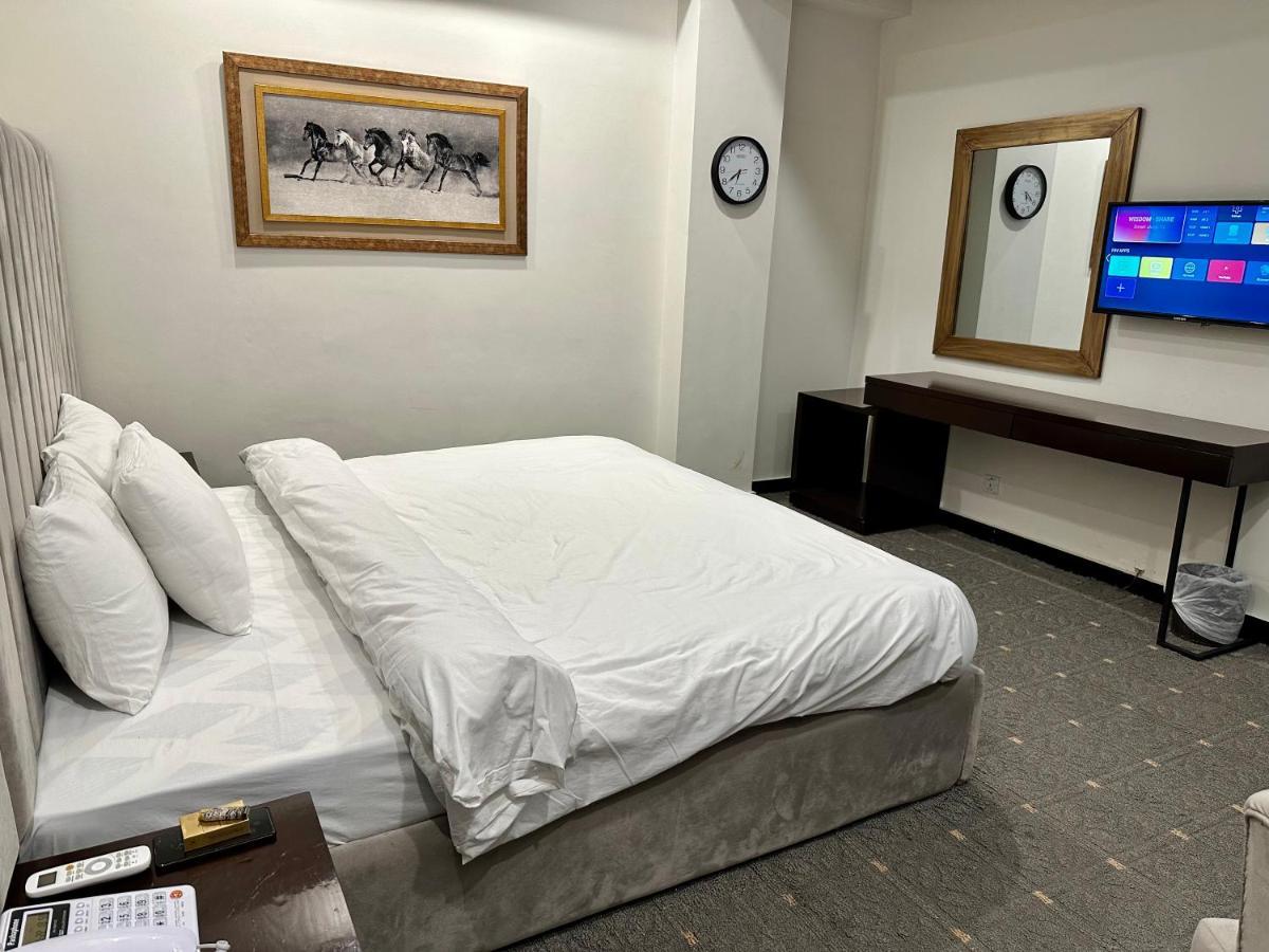 Mudan Hotel And Suite Ισλαμαμπάντ Εξωτερικό φωτογραφία